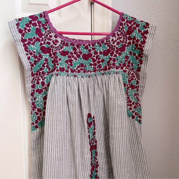 MI GOLONDRINA Flores Blouse - Grey Pinstripe Cotton Top w Red Green Embroidery - Picture 5 of 16